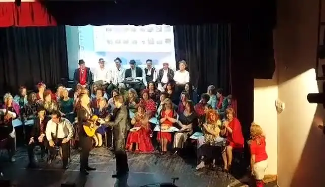 ΘΕΑΤΡΙΚΗ ΟΜΑΔΑ · 212