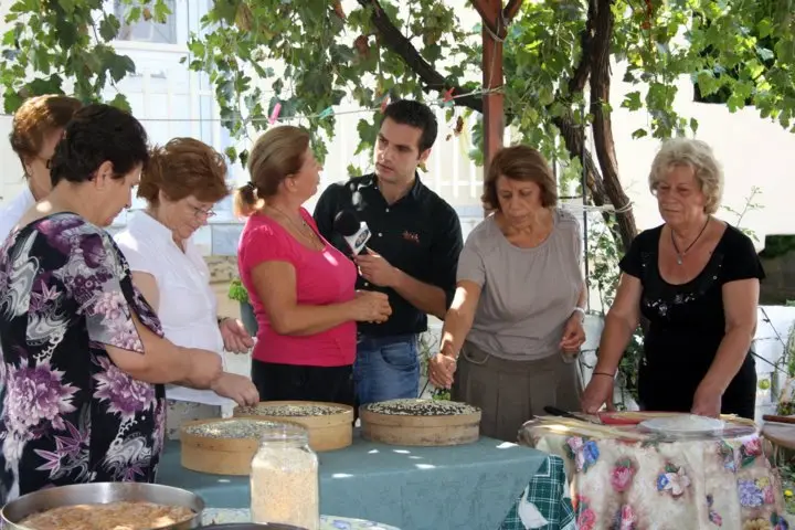 ΤΟ ΧΩΡΙΟ ΜΑΣ · 18