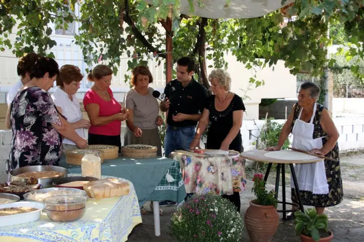 ΤΟ ΧΩΡΙΟ ΜΑΣ · 8